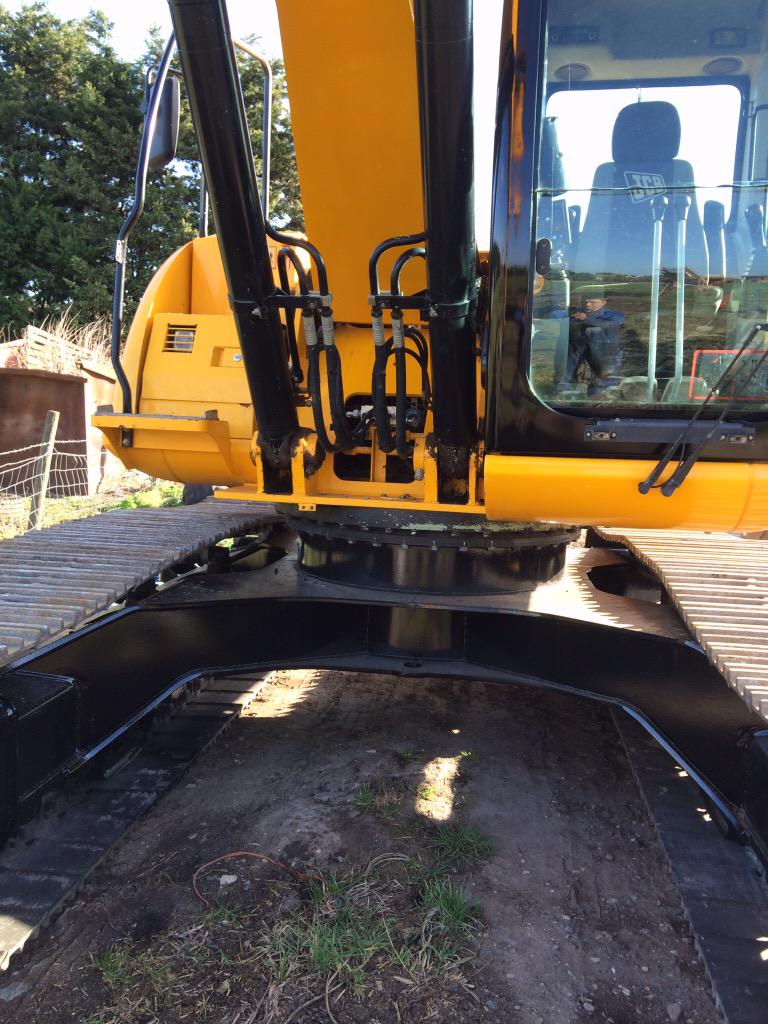 A1Infrastructur's tweet photo. Spray job on the js220 looking like a brand new machine #jcb #js220 http://t.co/9r4vvRhSnV