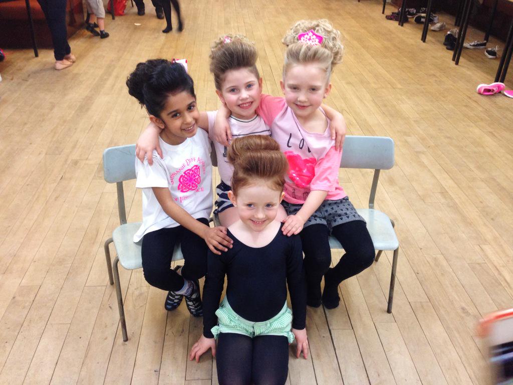 weeduff's tweet photo. Have the most beautiful kids at my class! Introducing 4 little Divas 👸💗🍀 #favepik #mybabies #lucky #gorgeousgirls http://t.co/NlAGgyN0CS