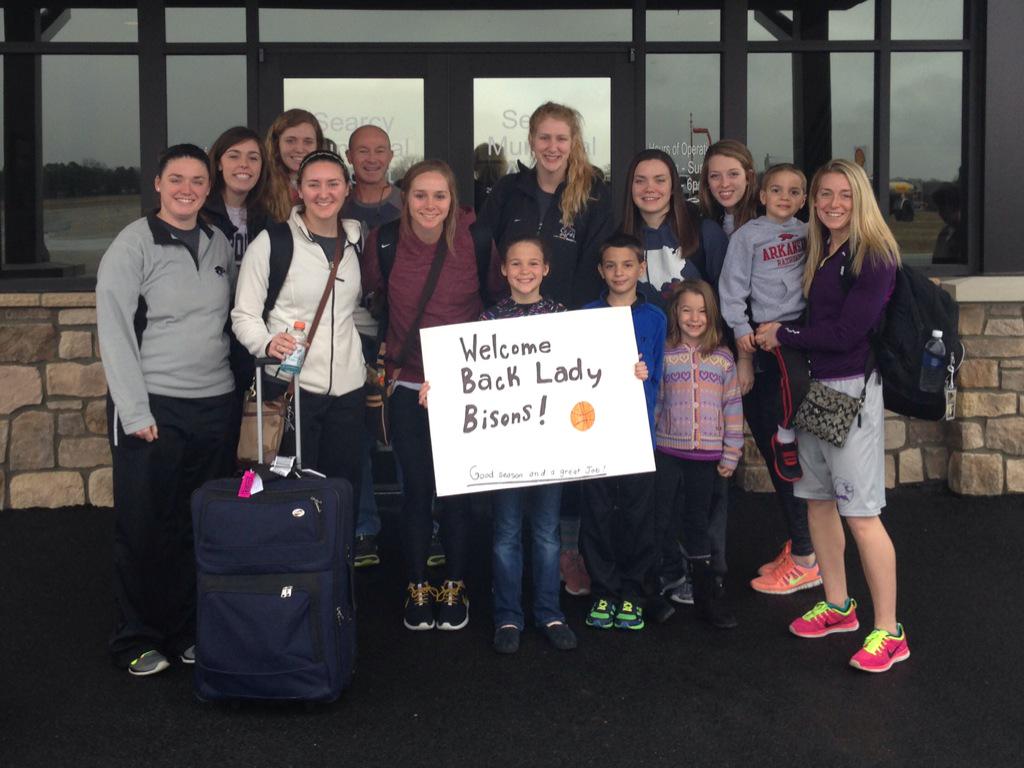 HULadyBisons's tweet photo. The team received some welcome home love at the airport in Searcy, from some special members of #LadyBisonNation! http://t.co/pl6eMpEudr