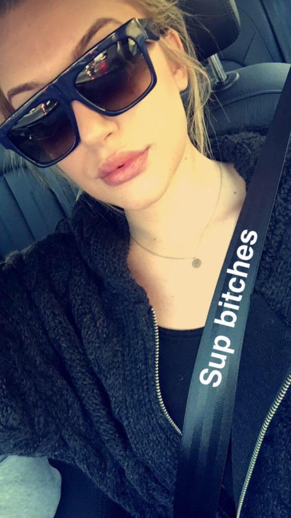 Stasssiexo's tweet photo. Shades. http://t.co/Rjj3GwKKSc