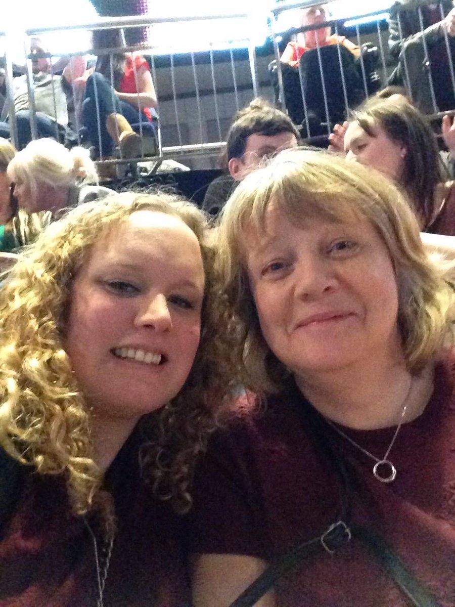 Slb_24's tweet image. Waiting for @thescript @TheScript_Danny at The O2!! @TinieTempah was soo good as the supporting act! :)