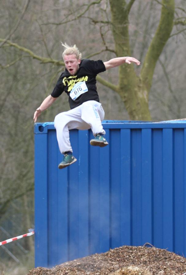 Caught on camera: salto vanaf een container door deelnemer Cheese Challenge <a href="/KaasChallenge/">CheeseChallengeGouda</a> <a href="/AVGouda/">AV Gouda</a> <a href="/RT29Gouda/">Tafelronde 29 Gouda</a>
