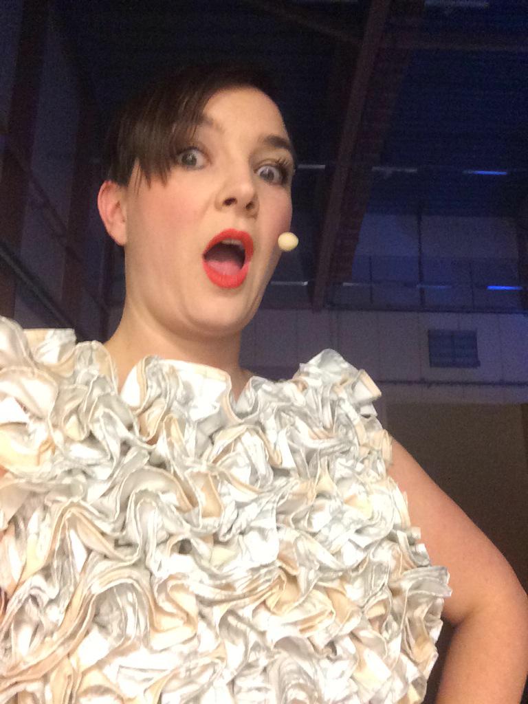 CecciSTHLM's tweet photo. Jobb, jobb, jobb och TOTAL GALA!! #jkpggalan http://t.co/j3l3B4bwM1