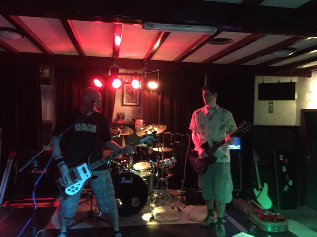 appendixpunk's tweet photo. Jynx is druk bezig op #Hoefslag! #hoefslagfestival http://t.co/XPN9RKRVDX