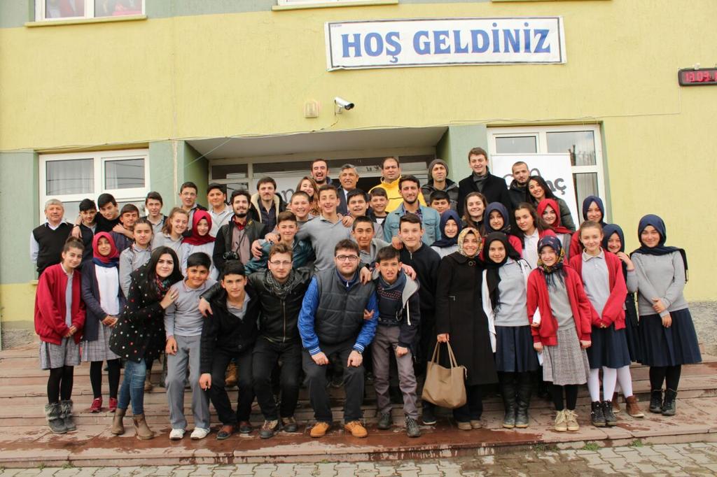OradakiBizler's tweet photo. Oradaki B.İ.Z.'ler Projemizin 9.su olan Orta Ortaokulu Kütüphanesini çok güzel bir açılış ile gerçekleştirdik. http://t.co/hOubdKiU0S