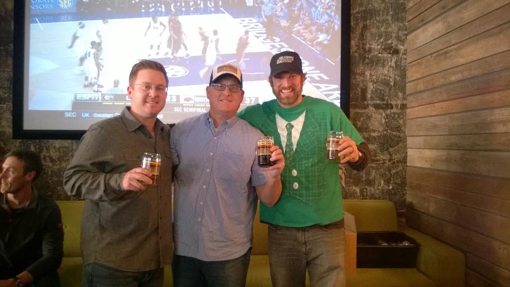 beermandonnie1's tweet photo. @alehousekc with @thedudesbrew come join us!!!! @MajorBrandsMO @mturnercc http://t.co/ledOGBhunI