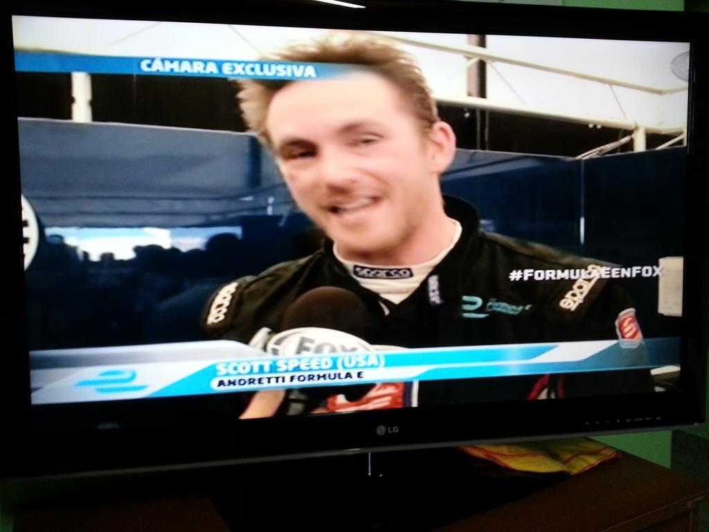 gustaricar2013's tweet image. #EPrixMiami #FormulaEenFOX @EnricoTornello entrevistando a los tres del podio PROST SPEED Y ABT!!!!