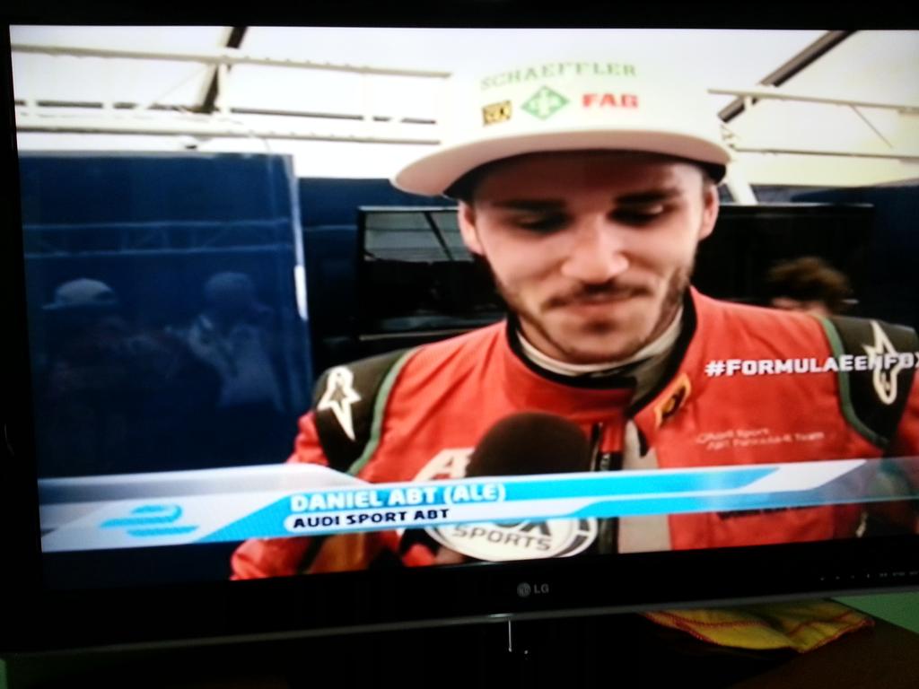 gustaricar2013's tweet image. #EPrixMiami #FormulaEenFOX @EnricoTornello entrevistando a los tres del podio PROST SPEED Y ABT!!!!
