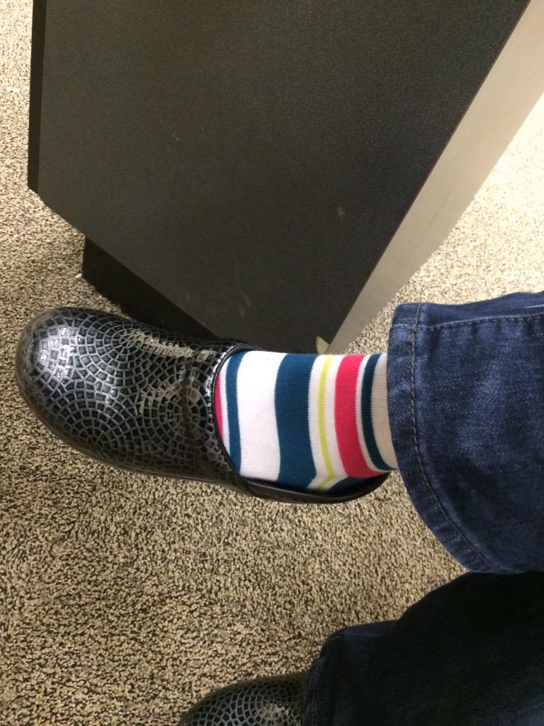 rachelsnyderrr's tweet photo. Nailed it. #momsocks http://t.co/f9yeZrwttt