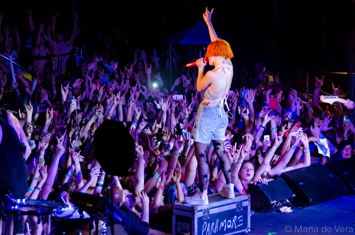 TheParamoreNews's tweet photo. .@Paramore's amazing performance of "Never Let This Go" live at @PARAHOYcruise - https://t.co/zzvBjBnbIW. http://t.co/axdqjXmbWw