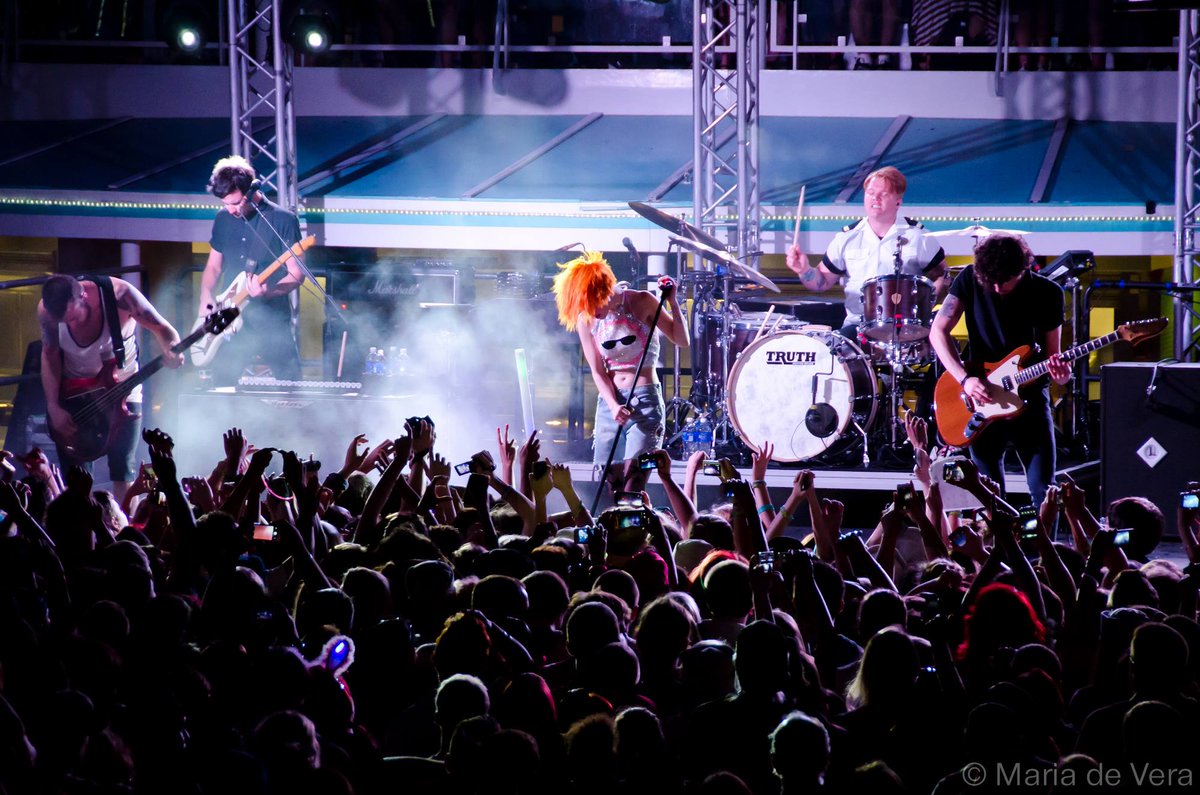 TheParamoreNews's tweet photo. .@Paramore's amazing performance of "Never Let This Go" live at @PARAHOYcruise - https://t.co/zzvBjBnbIW. http://t.co/axdqjXmbWw