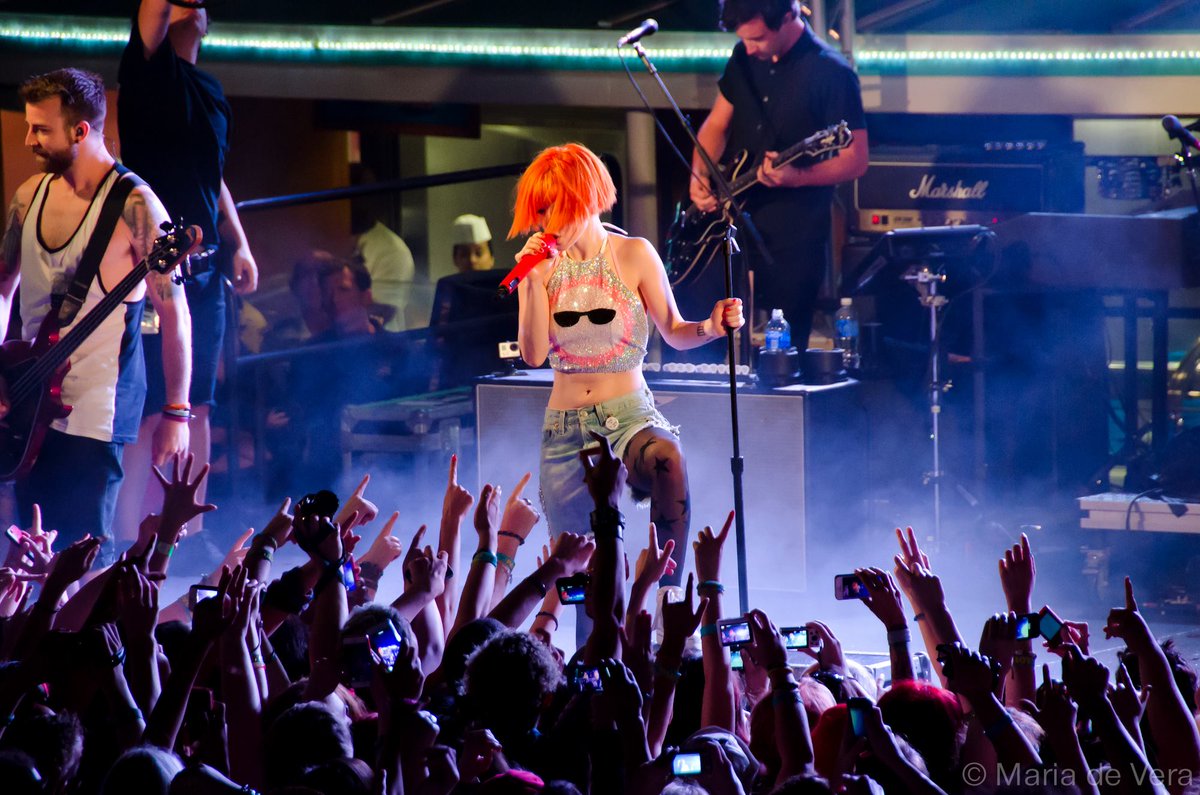 TheParamoreNews's tweet photo. .@Paramore's amazing performance of "Never Let This Go" live at @PARAHOYcruise - https://t.co/zzvBjBnbIW. http://t.co/axdqjXmbWw