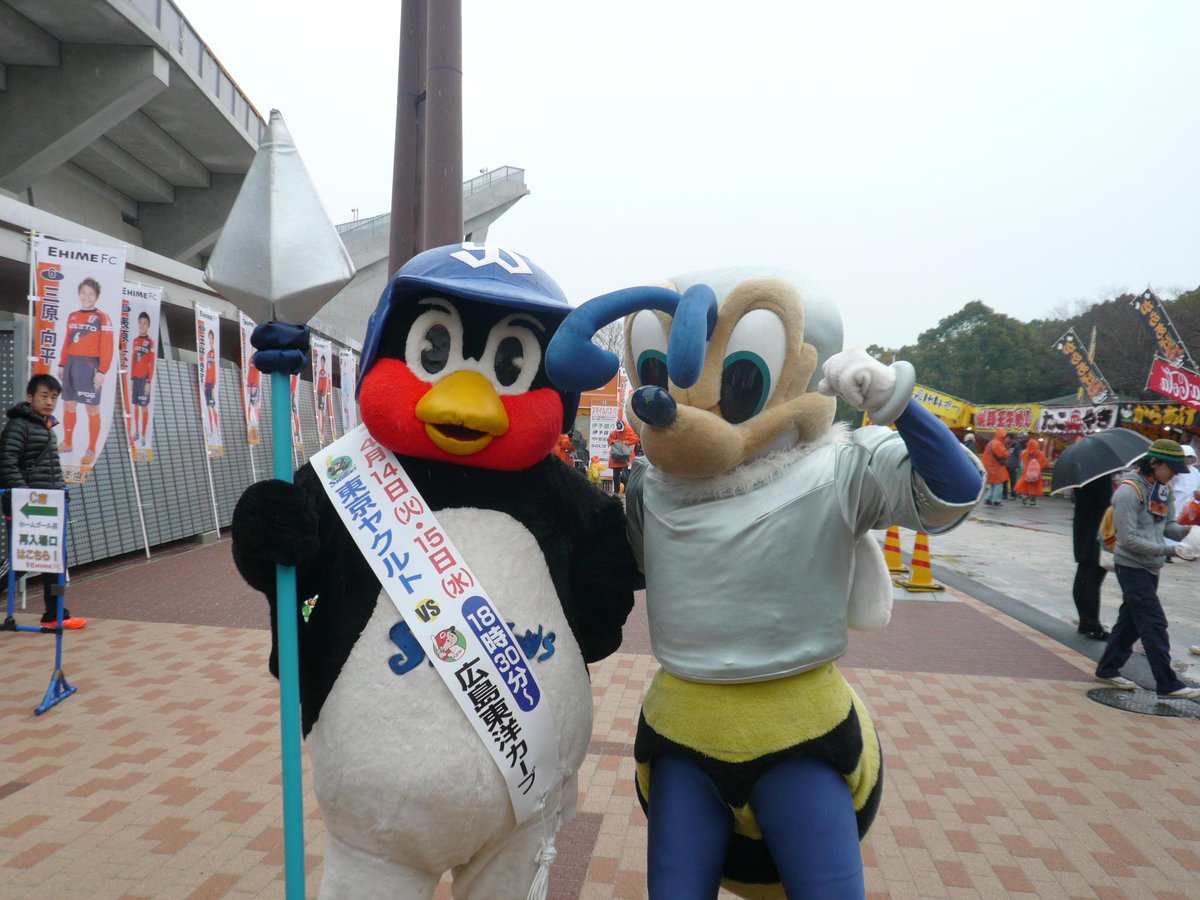 本日 時キックオフ 愛媛ｆｃ Vs アビスパ福岡 の一戦 試合前にニンジニアスタジアムを一周したアビーくん オ レくん たま媛ちゃん 伊予柑太 一平くんには会えなかったけど ヤクルトのつば九郎さんに会いました Avispa アビスパ福岡 Scoopnest