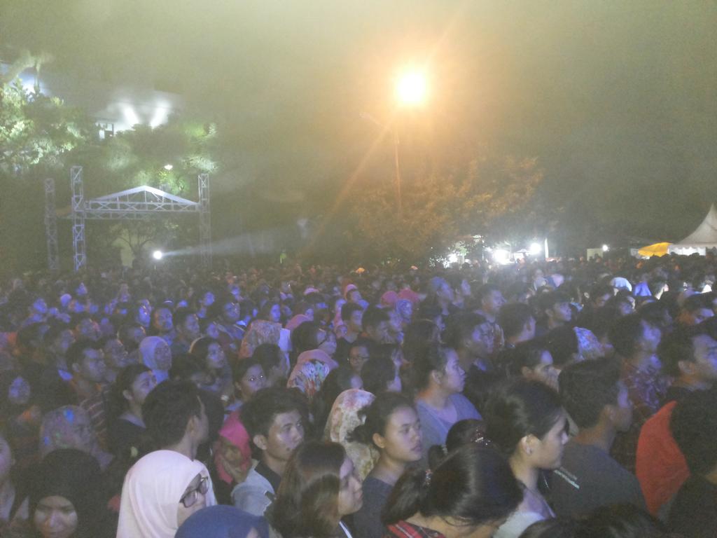 MedanGilakAbis's tweet photo. Share dulu ahh foto2 @sheilaon7 td malam di acara @soundonstage_3 http://t.co/tGNn8uEYXO