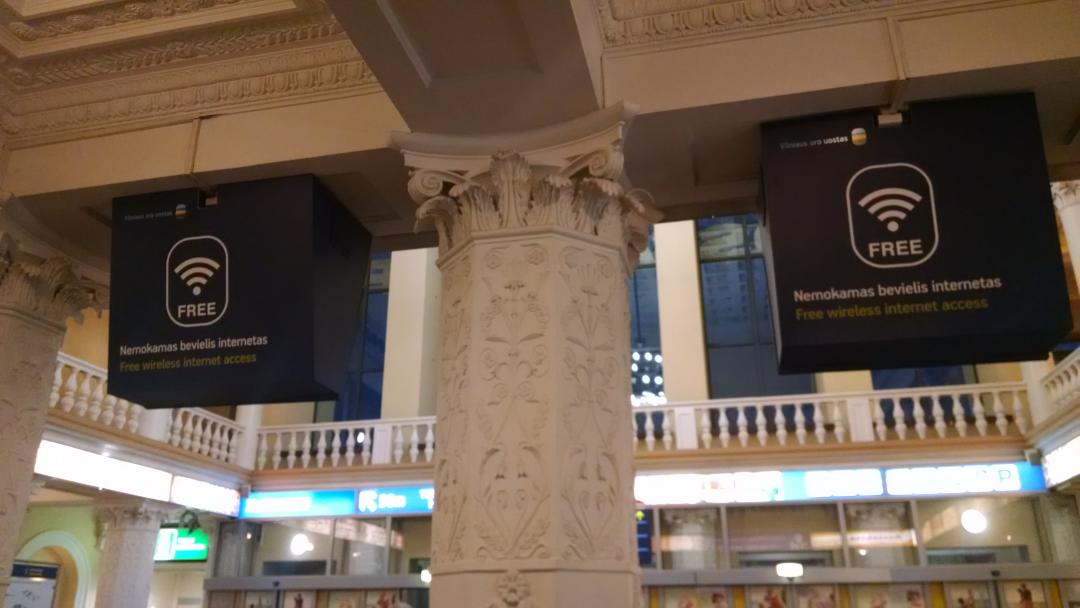 NowickiDave's tweet photo. @VilniusAirport greets you with unlimited #amenitywifi by @Invest_LT in baggage claim #connectivityfirst #cvn http://t.co/NtLrkhoRLv
