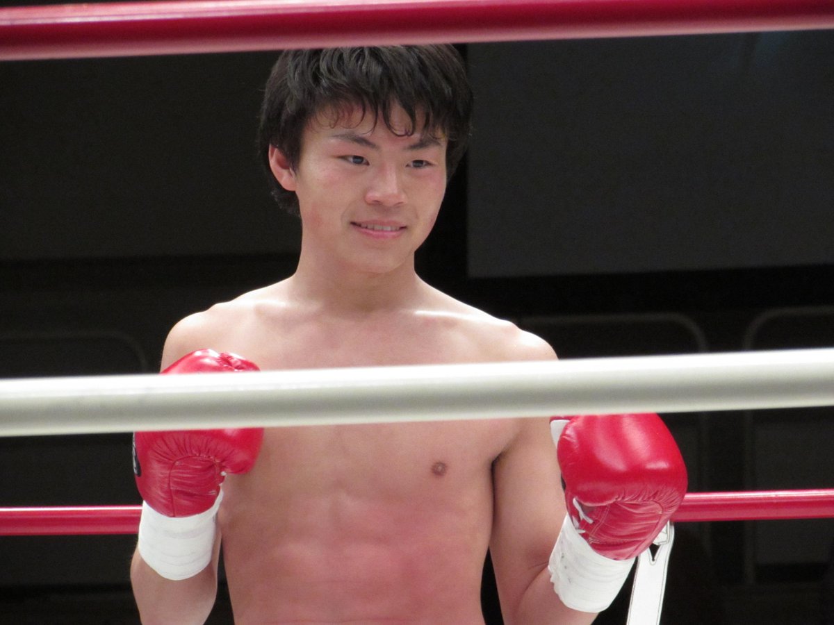 うちぱく 衝撃的だったのは石田圭祐 チームドラゴン トップ選手の一人 鈴木優也の攻撃をしっかり見ながら冷静に展開 スキをみて唐突にパンチを入れて一瞬でｋｏ これには驚いた 新世代krusherとして頭一つ抜けた Http T Co erooemev