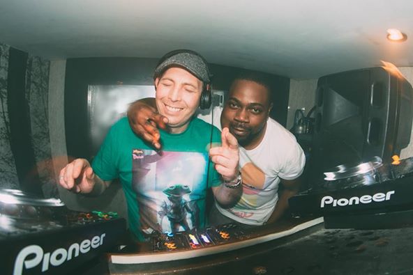 BobbyDavisHW's tweet photo. @TerryGeorgeDJ was doing he's thing @OuterbodyParty so i popped in the booth to say hi !!! Hello lol !!! 7/3/15 !!! http://t.co/NepVnndYD1