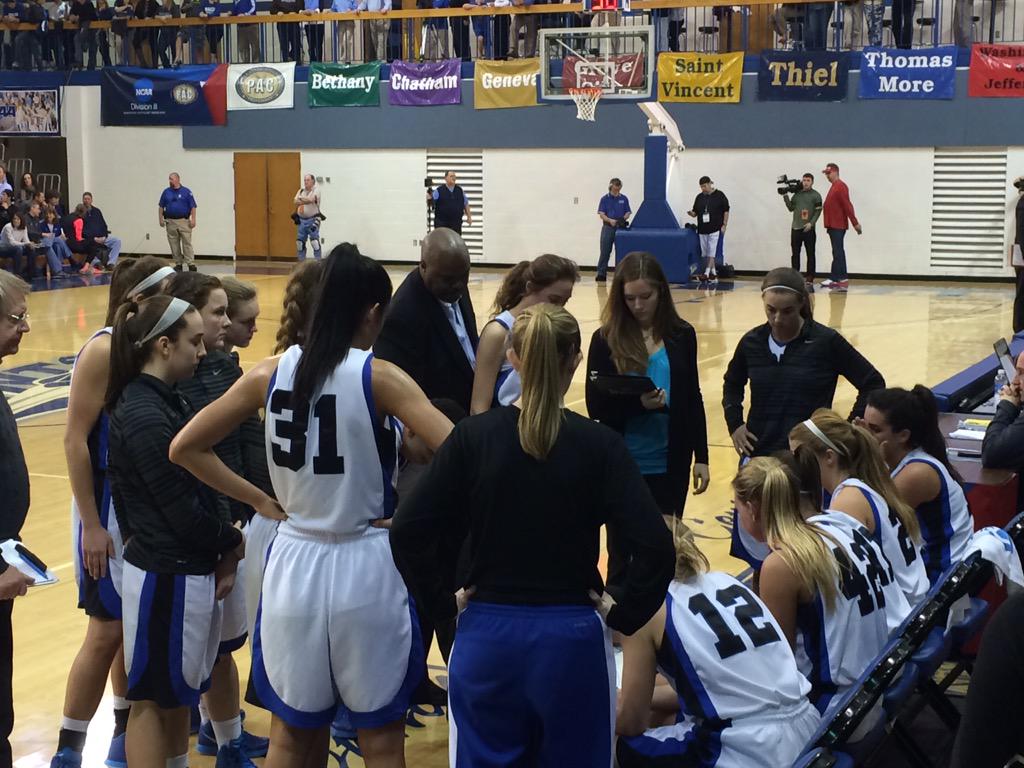 ThomasMoreKY's tweet photo. We've got a barn burner on our hands. Let's Go Saints! #saintsmarch http://t.co/JujdG2QnCK
