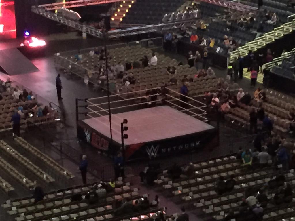 TheBeastYovani's tweet photo. #WWEMilwaukee wwepix@wwe.com http://t.co/FHGbTx0aae