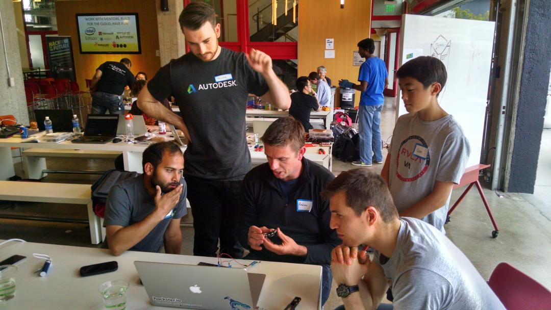 Qtechknow's tweet image. 3D print prototyping discussion about the SmartTap @hacksterio #hardwareweekend with @spark_io