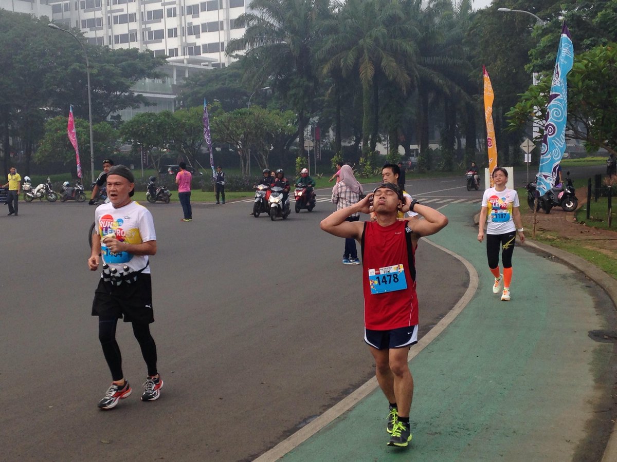 BINUS_UNIV's tweet photo. Para peserta #RunforLeprosy 10K. Masih pada semangat keliatannya. Ayo ka, lari lagi! Semangat!! http://t.co/WSr4OCTqUR