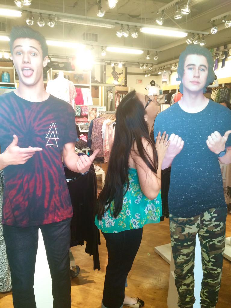 heyelenaaa's tweet photo. @Aeropostale is the best! Loved this so much ❤️ @Nashgrier @camerondallas @HayesGrier @UnitedXXVI #UnitedXXVI http://t.co/vQ7RPEJikL