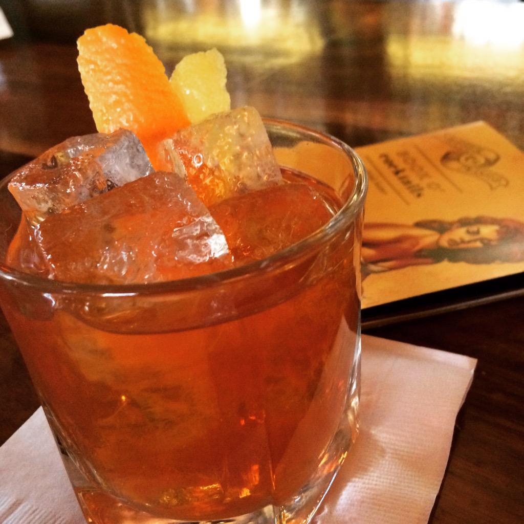 ruelaswritings's tweet image. Old fashioned made w @DistillingAz copper city bourbon. #Drinkbetter