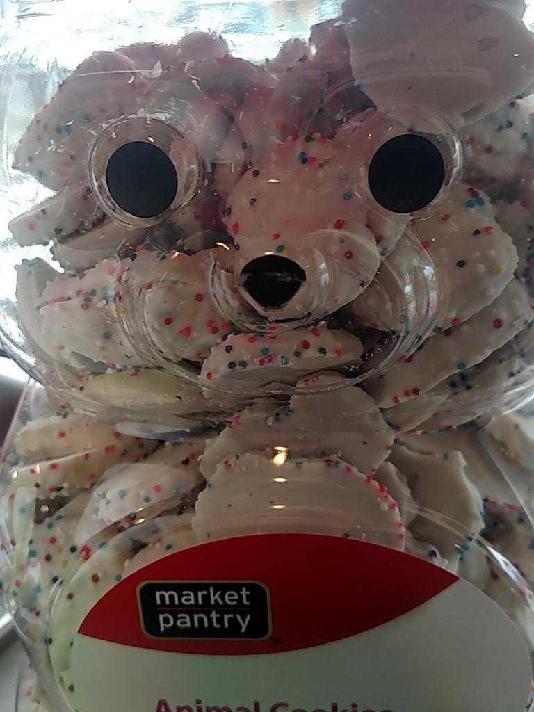 FablousRobot's tweet image. Animal crackers are awesome atm. Especially when your in McDonalds.