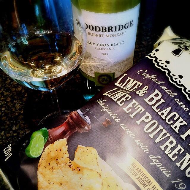 In recognition of #PotatoChipDay, a pre-dinner snack of @Woodbridge_Wine & my fave #MissVickies #UnwindTogether