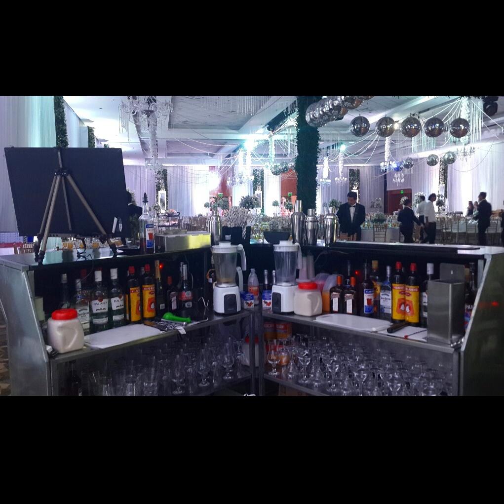 topdrinkspy's tweet image. El equipo de Top Drinks listo para la boda de Juan H. Appleyard y Luciana Jorgge 🍹🔝👌 #topdrinkspy #tomalocomoquieras