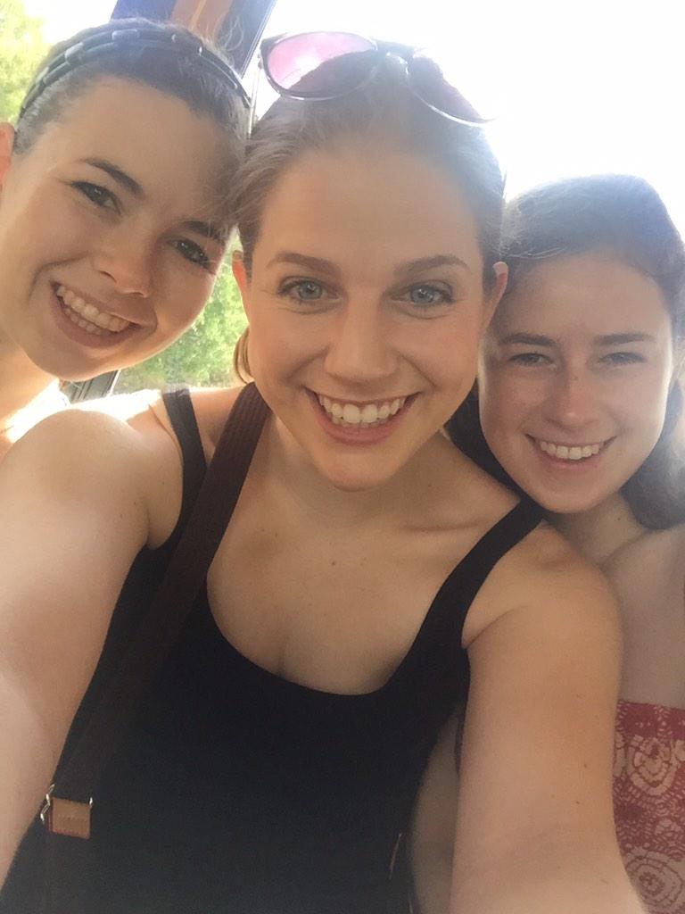 SmallSmall92's tweet photo. Spring break with these crazy ladies @EmilyAdametz and @KatelynnBoynton #college #bestfriends http://t.co/Y0XtHCZETT