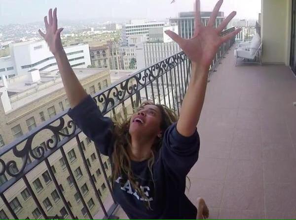 herondalepatos's tweet image. ”chris evans and lily collins are dating"