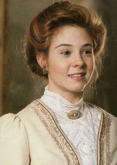 Megan Follows is absolutely my FAVE & Anne Shirley was a HUGE part of my childhood 

HAPPY BIRTHDAY MEGAN   