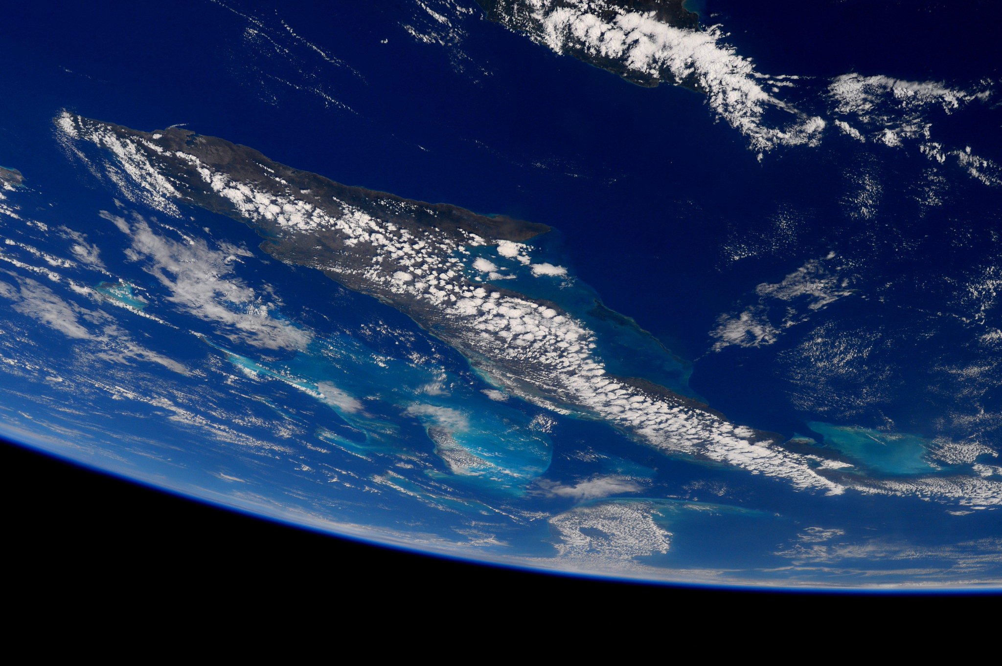 Поверхность океана покрыта. Земля из космоса. Вид земли из космоса. О земле и космосе. Снимки земли с космоса.