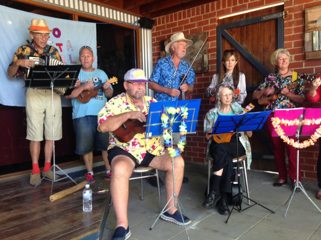 artsmildura's tweet photo. Gorgeous day for a Singsong! #RioVistaSocialClub ukulele plus #mwaf #womeninharmony #artback #wentworth http://t.co/xNKb6a8s6t