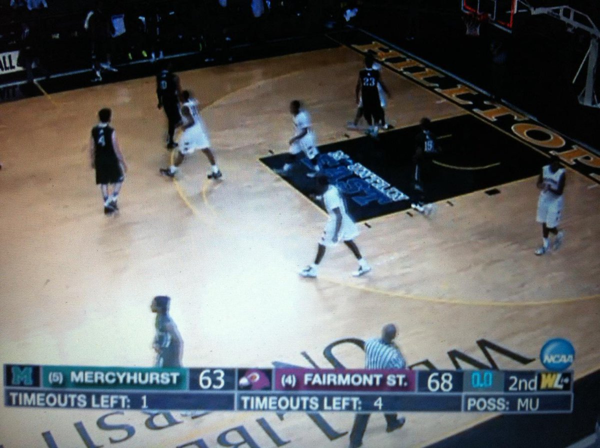 WarrenDoles's tweet photo. @Fairmont_Hoops @jamel_morris24 @chase_morgan3 @nickcalhoun5 .. Congrats On The Big Victory! Proud Of U Guys! http://t.co/LOajvDmxpR