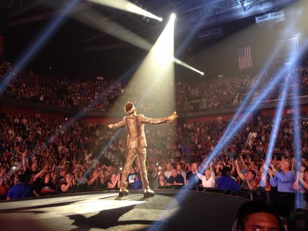 TheRealDuckBert's tweet photo. More great thoughts from @KymYSmith on Adam Lambert....#Performance101....TY Kym!! https://t.co/PdSppGTNVX http://t.co/w13jczWolU