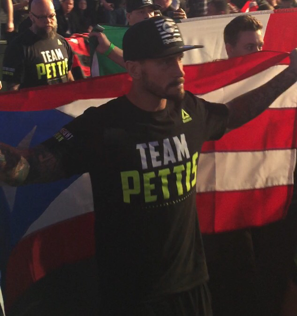 CM Punk apareceu no UFC 185