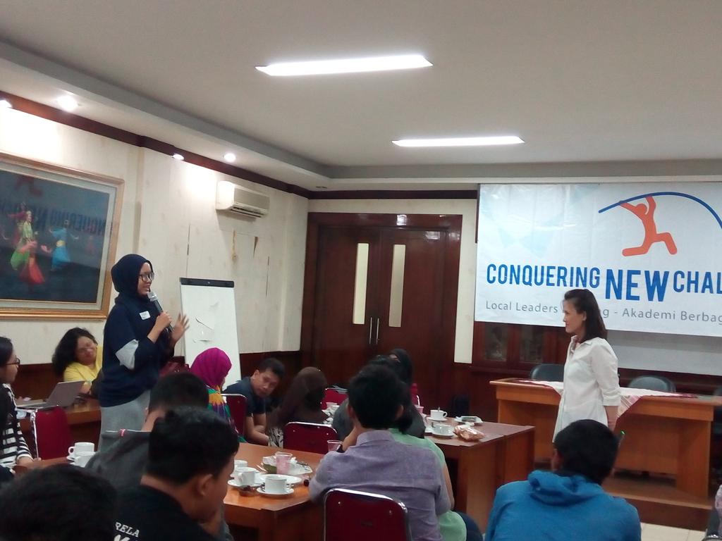 nagacentil's tweet photo. Daaaaan @yoraanastasha ikutan curhat healthy habits ke @AudreyPandi #LLM2015 #loveyourfuture http://t.co/GEC1SkAdAK