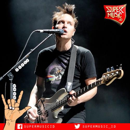 1972: Happy Birthday Mark Hoppus, bassist yang membentuk Blink-182 bersama Tom DeLonge 