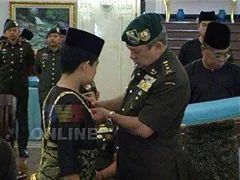 HASapardan's tweet photo. DYMM Sultan Johor berkenan mengurniakan pingat Darjah Mahkota Johor Yang Amat Dihormati kepada 4 anakanda baginda. http://t.co/VjECtYO1OB