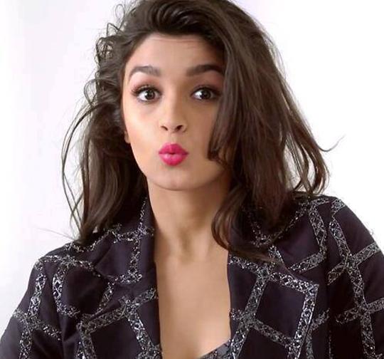 Here\s wishing a very zoOm\licious birthday

Happy Birthday Alia Bhatt 