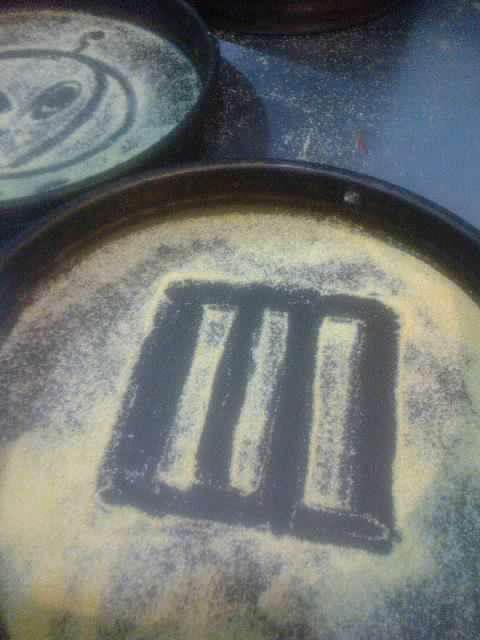 JorchParamore's tweet photo. What i do to not get bored  mondays at Little Caesars @schzimmydeanie @yelyahwilliams http://t.co/qMf6HSZP3O