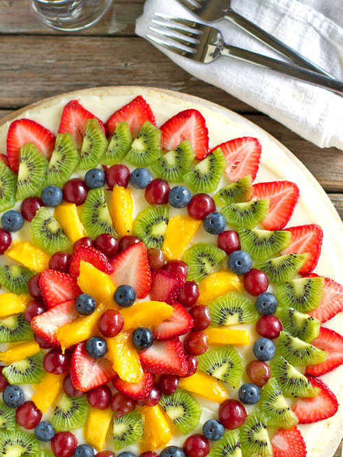 OMG_Foods's tweet photo. Sugar Cookie Crust Fruit Pizza http://t.co/J9Qb431Qjb
