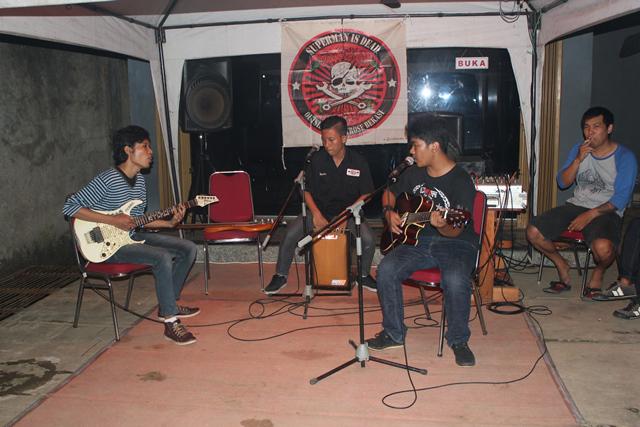 Penampilan Ke-7 Punk Rock Anthem <a href="/COC_Official11/">ChildrenOfCemara</a> at <a href="/Edelweis_Ent/">Edelweis Ent</a> Photo by <a href="/khetanugraha13/">Kheta N.J.T</a>