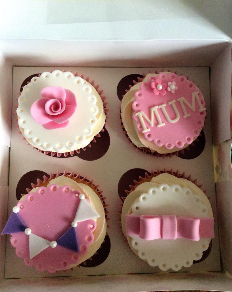 jardinecaj's tweet photo. Thanks for the yummy Mothers Day cup cakes @tracyaross1 @Tiaracakesuk my mum loved them #delicious http://t.co/MKrvwYElL8
