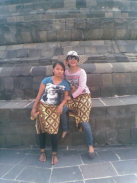 LithaKece's tweet photo. With kakk kandung at borobudur .. http://t.co/P5qs791KUt