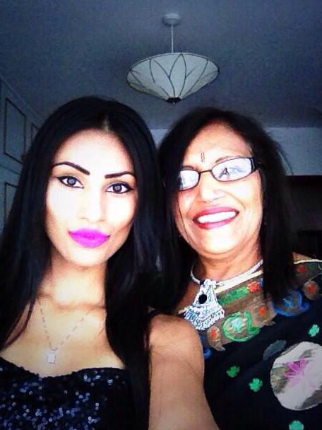 soniashahmodel's tweet photo. #HappyMothersDay http://t.co/0oXPOyDU0k