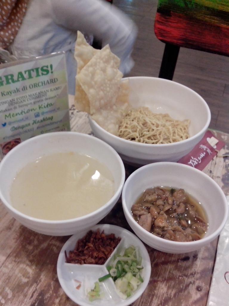 Makan di Seruput gratis dessert. <a href="/seruput_id/">SERUPUT INDONESIA</a> #SeruputPacificPlace #eskrimSeruput