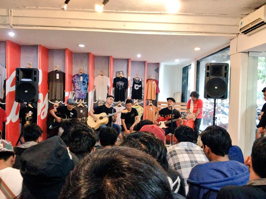 cosmic joyhouse jl.raya gubeng no.2 Surabaya!! cc <a href="/cosmicclothes/">Cosmic Clothing</a> <a href="/cf_indonesia/">CLOSEFRIENDS R</a> #wecallitfun